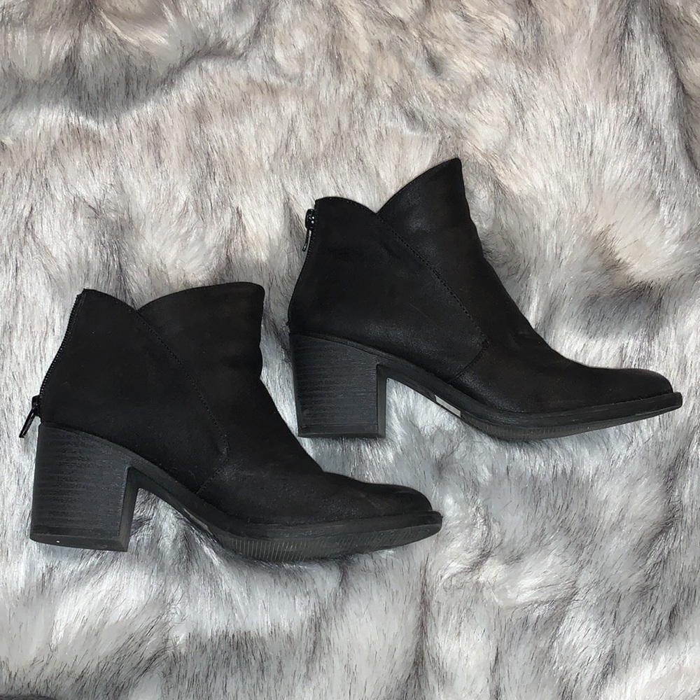 NWT QUIPID Tobin Black Booties
